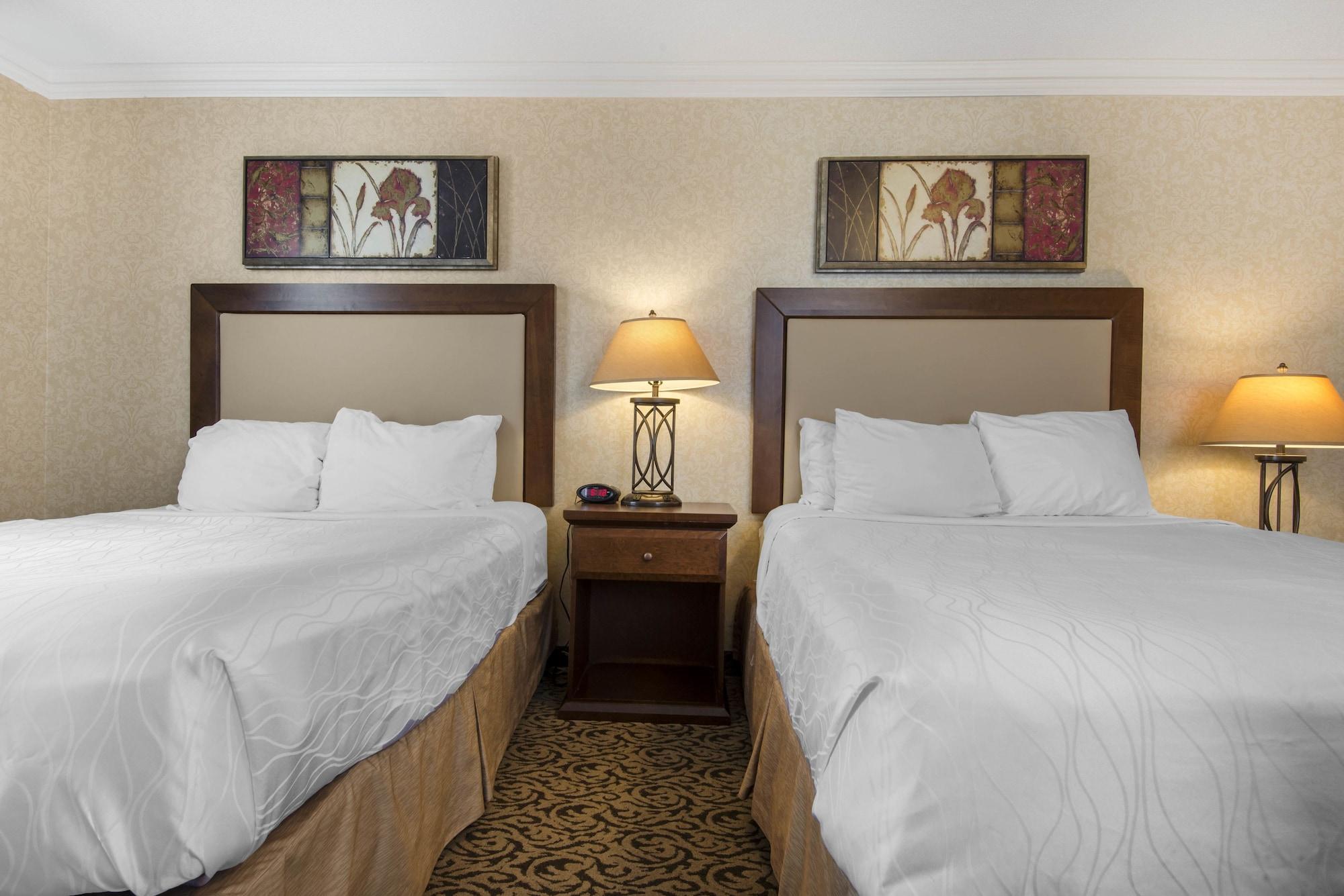 Quality Inn & Conference Centre Midland Esterno foto