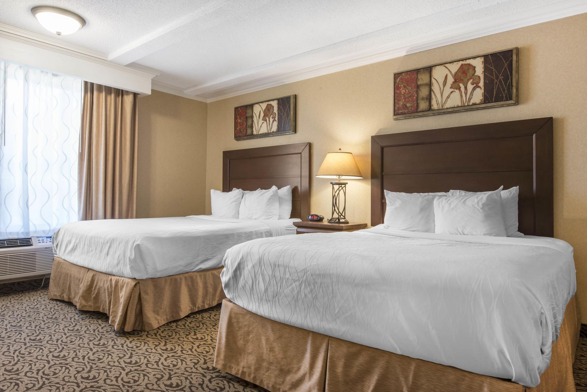 Quality Inn & Conference Centre Midland Esterno foto