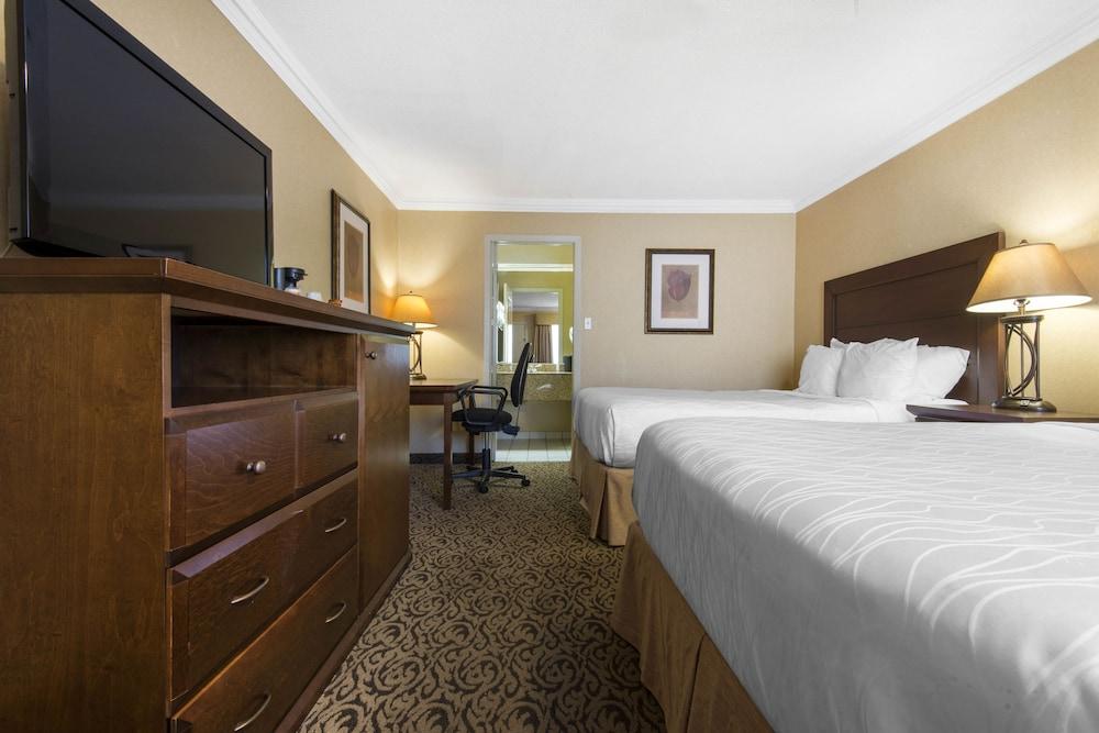 Quality Inn & Conference Centre Midland Esterno foto