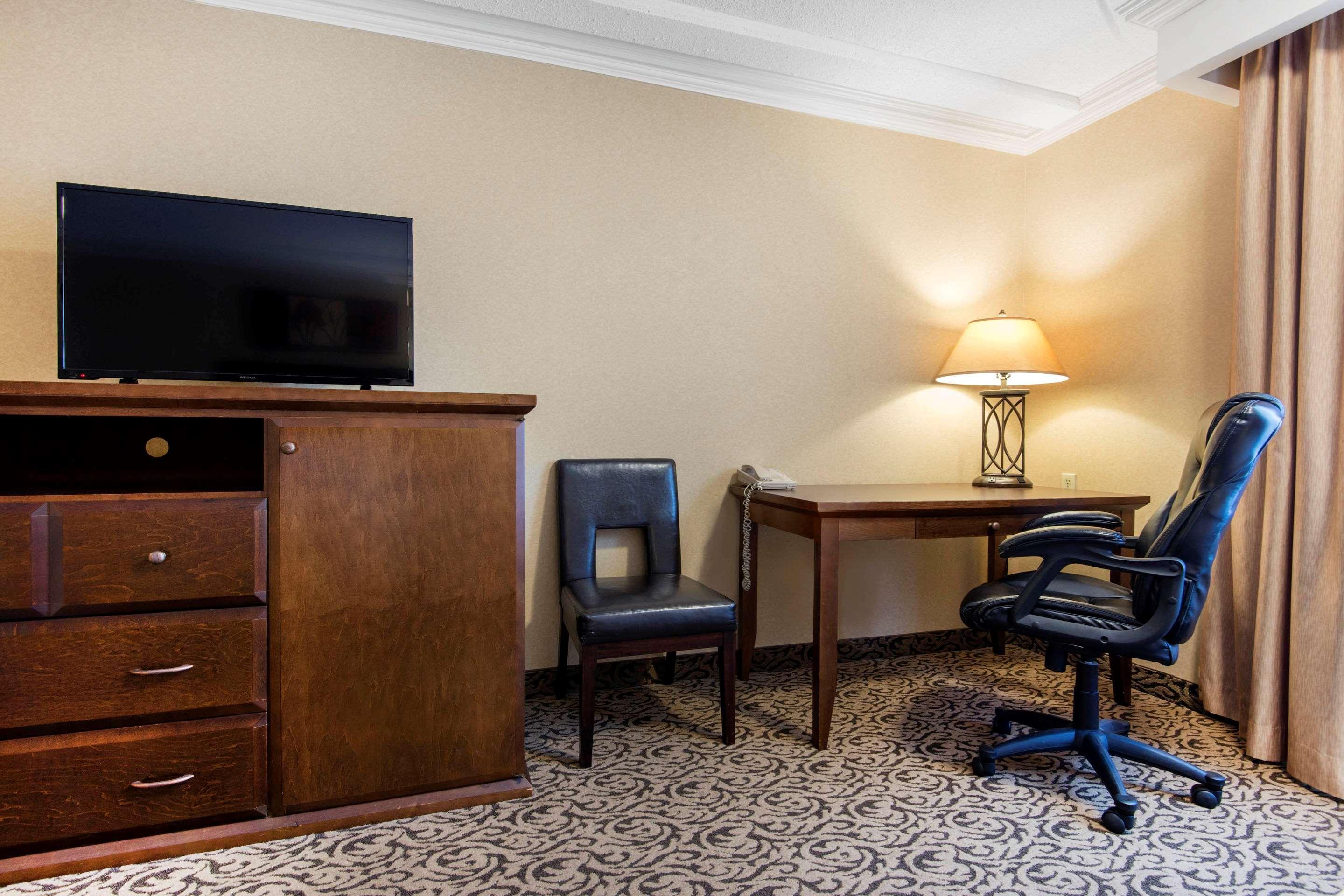 Quality Inn & Conference Centre Midland Esterno foto