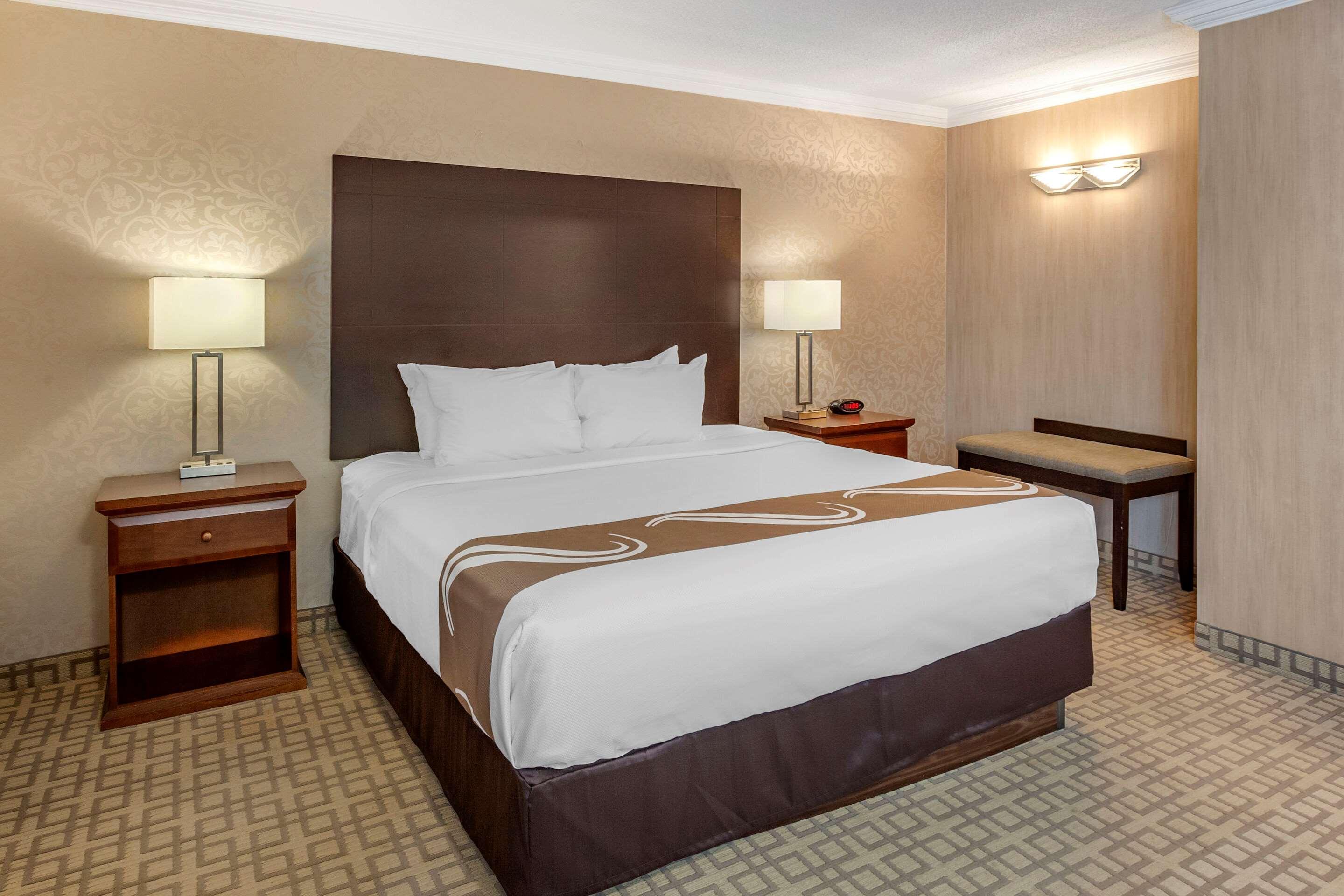 Quality Inn & Conference Centre Midland Esterno foto
