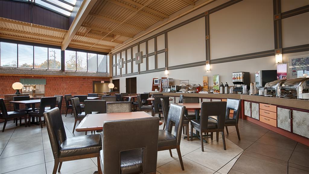 Quality Inn & Conference Centre Midland Esterno foto