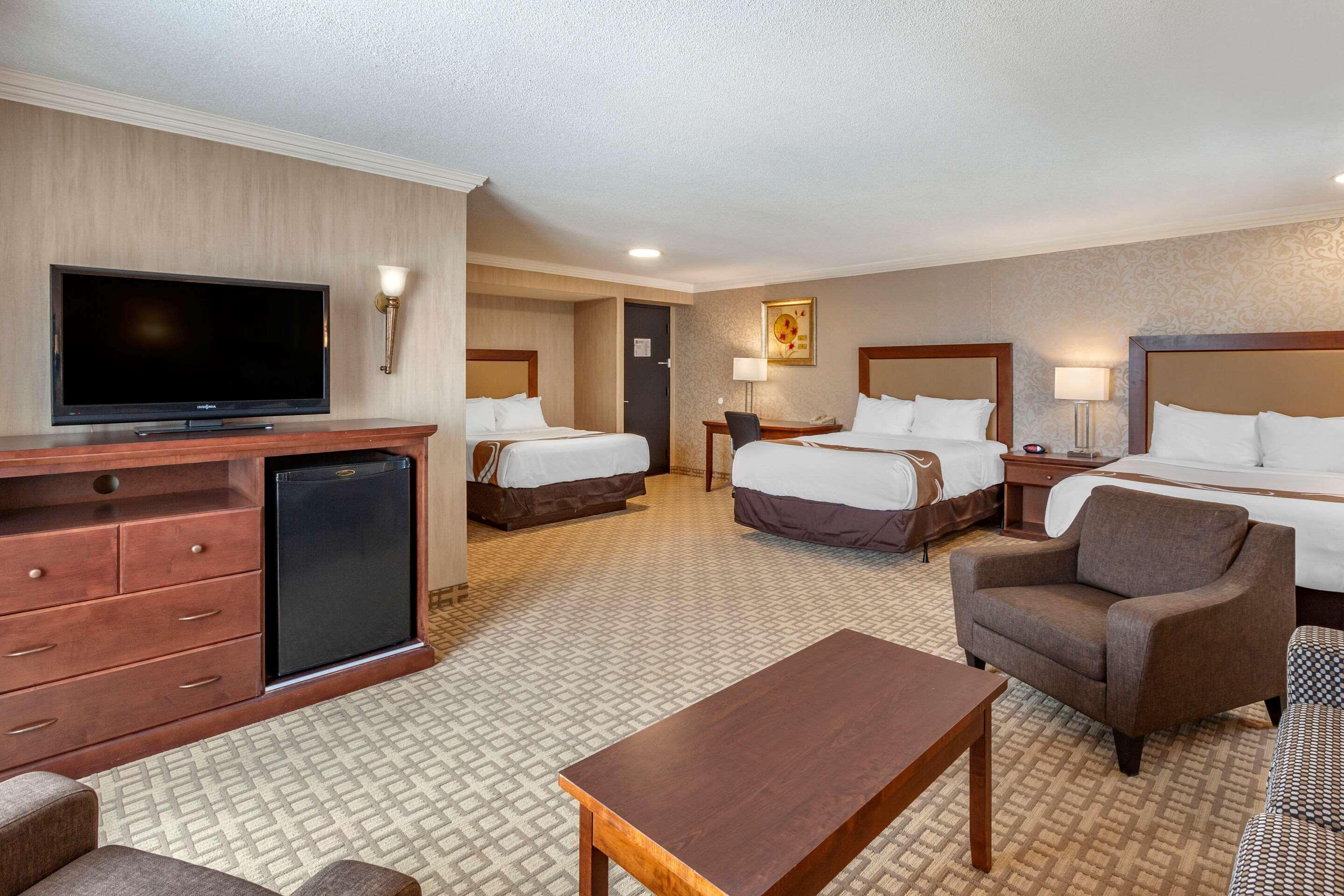Quality Inn & Conference Centre Midland Esterno foto