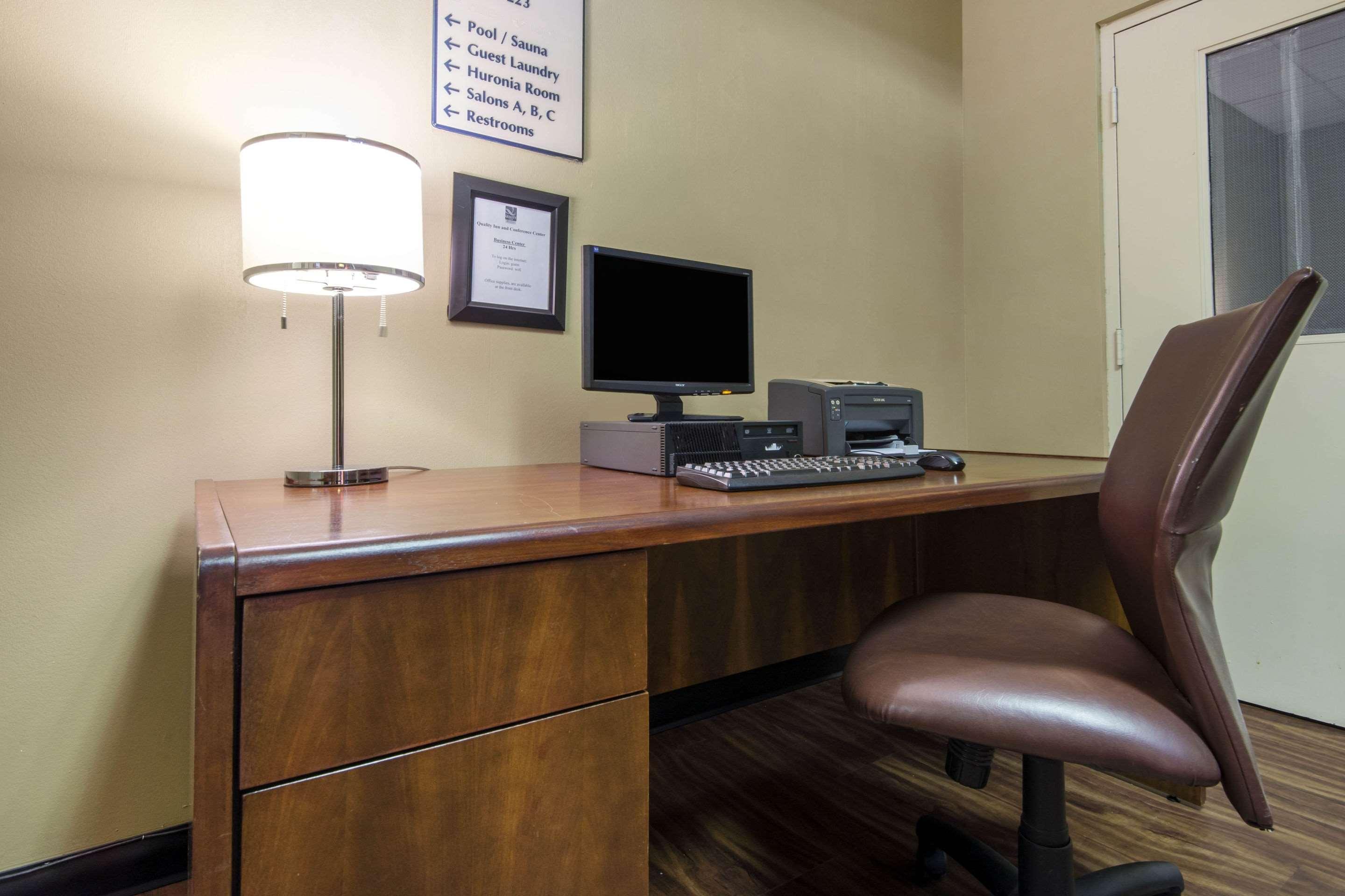 Quality Inn & Conference Centre Midland Esterno foto