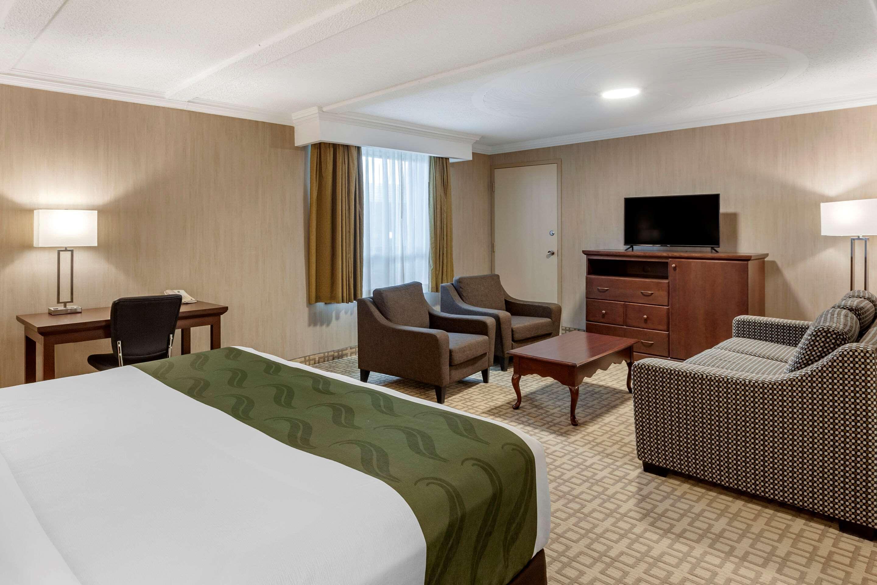 Quality Inn & Conference Centre Midland Esterno foto