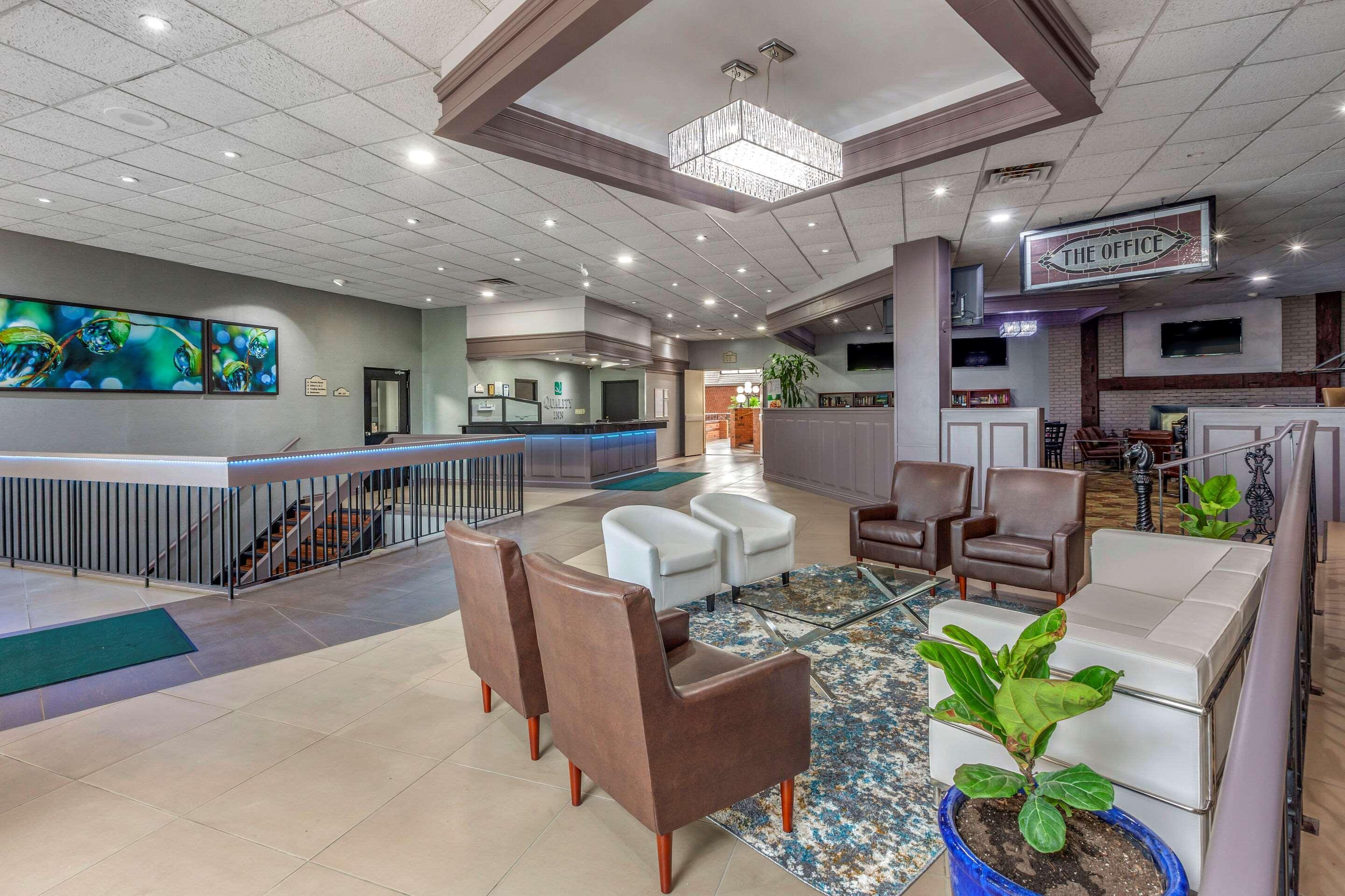 Quality Inn & Conference Centre Midland Esterno foto