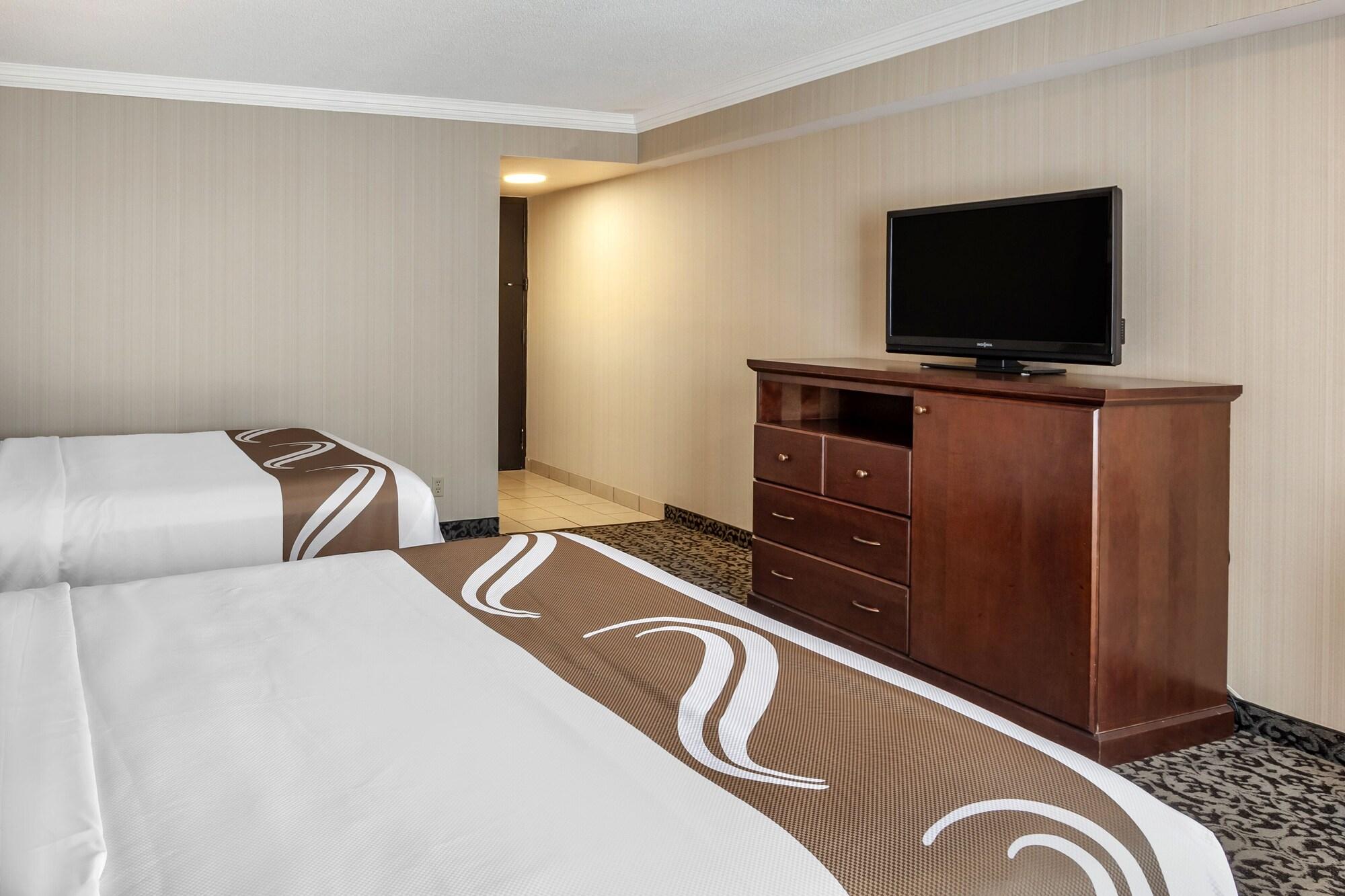 Quality Inn & Conference Centre Midland Esterno foto