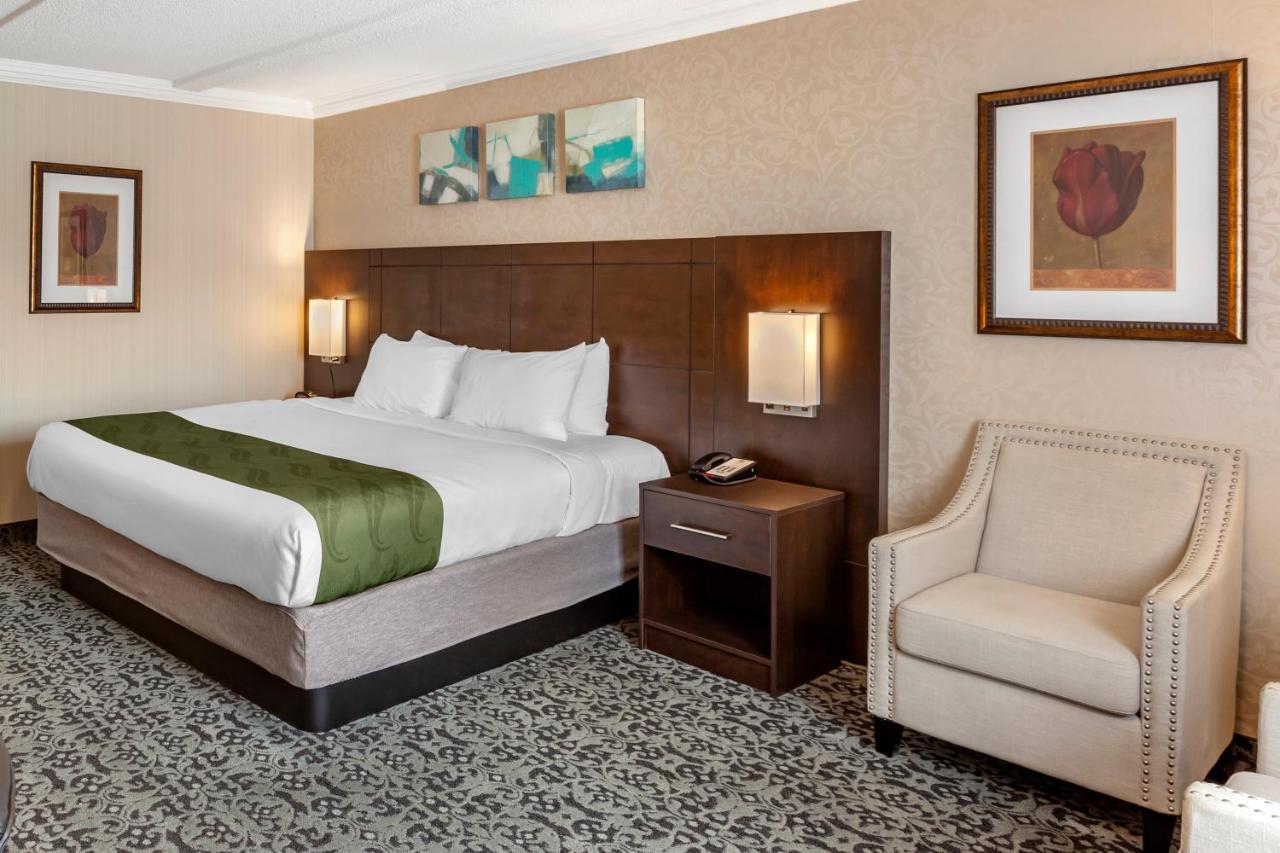 Quality Inn & Conference Centre Midland Esterno foto