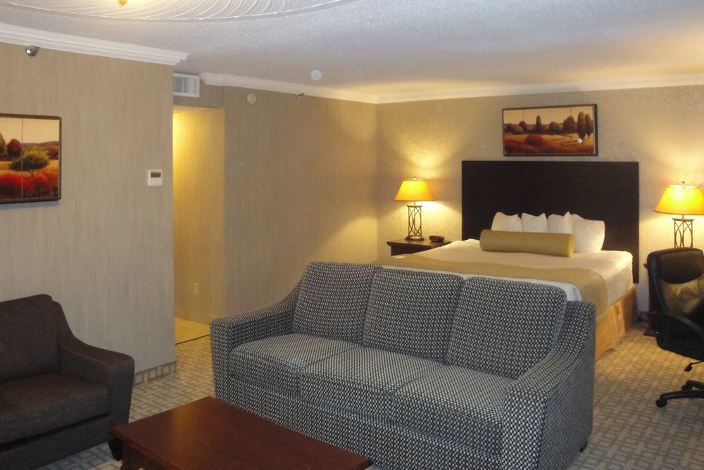 Quality Inn & Conference Centre Midland Esterno foto