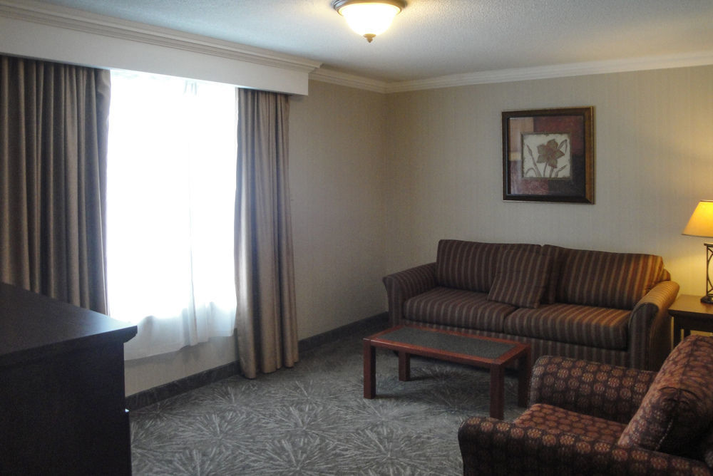 Quality Inn & Conference Centre Midland Esterno foto
